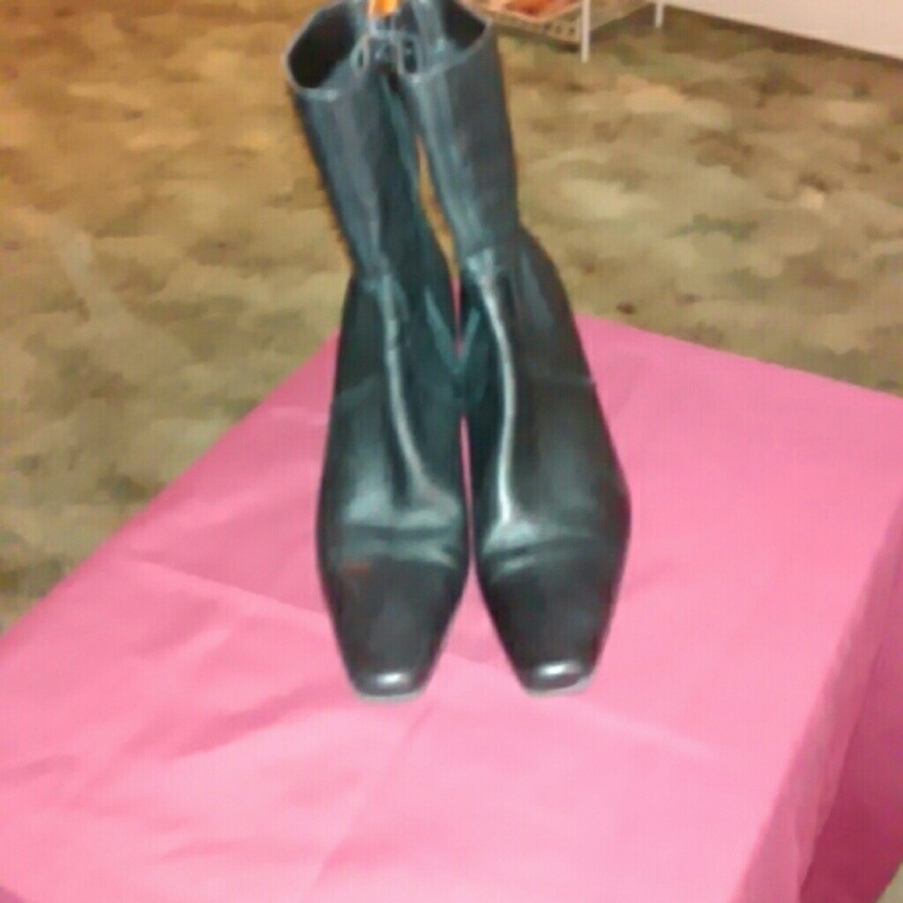 Aerodynamic Ladies genuine leather boots